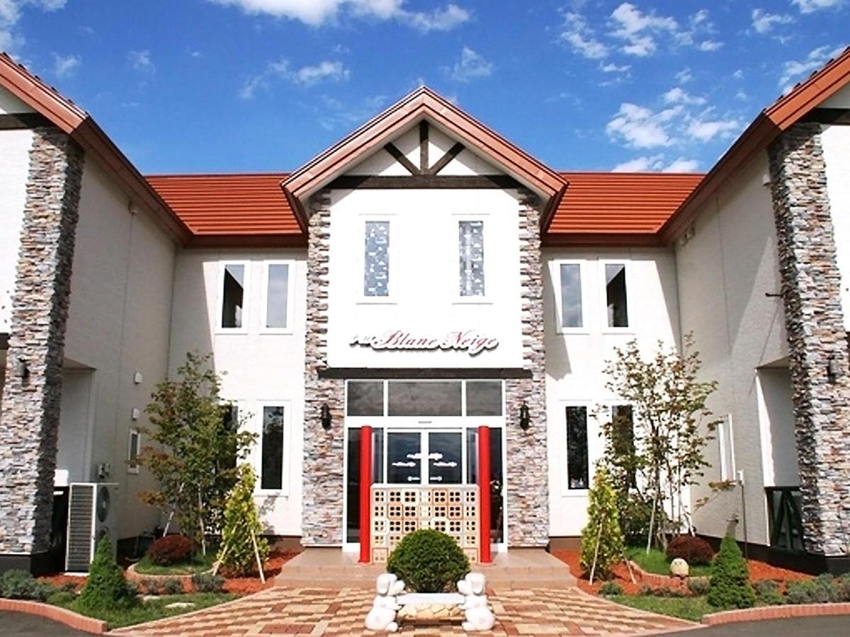 Petit Hotel Blaneneige Nakafurano Exterior foto